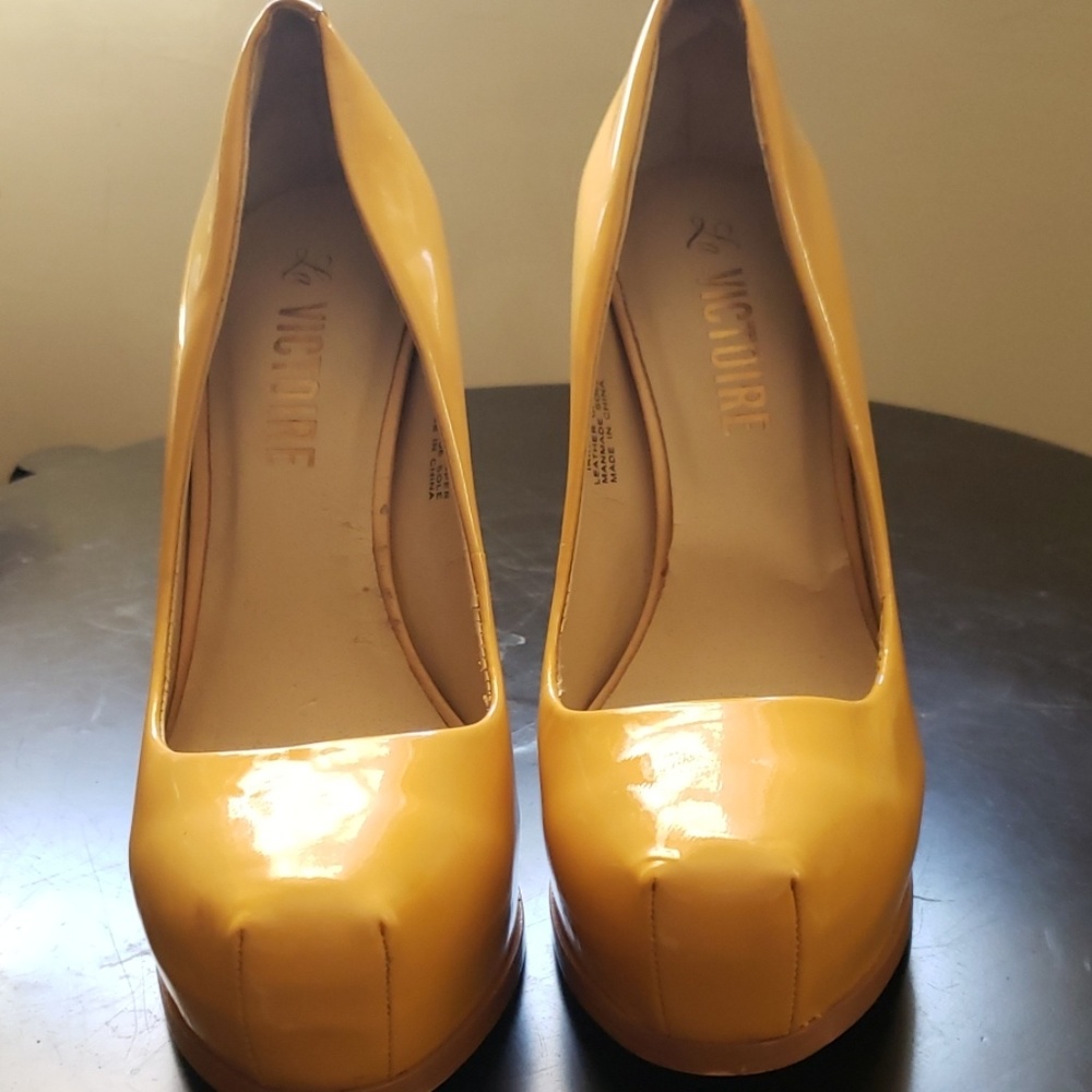 Pour La Victoire Irina Pump in Beige, Size 7.5